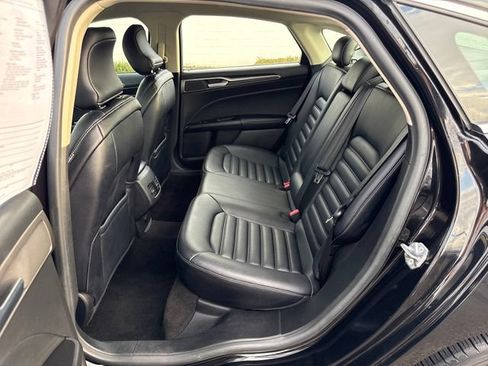 Used 2019 Ford Fusion SEL FWD image 15
