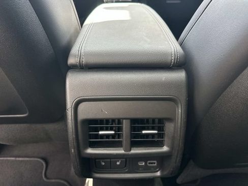 Used 2023 Cadillac XT4 Luxury w/ Cold Weather Package AWD/4WD image 14