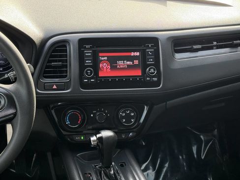 Used 2019 Honda HR-V LX image 7