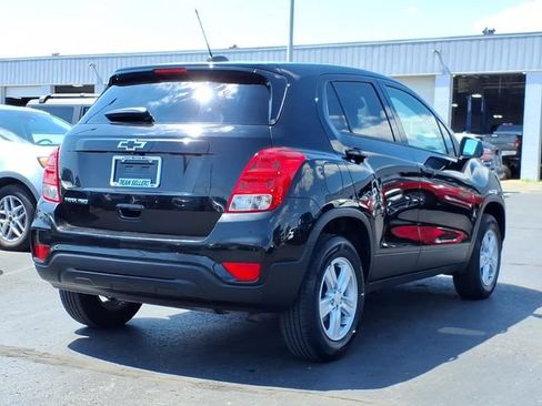 Used 2020 Chevrolet Trax LS w/ Tint and Cruise Package AWD/4WD image 4
