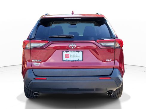 Certified 2021 Toyota RAV4 XLE FWD image 5