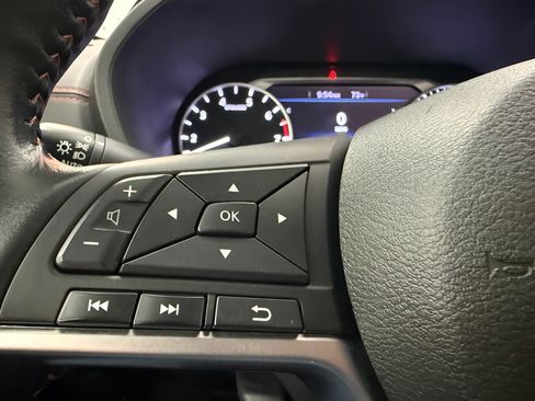Used 2025 Nissan Sentra SR w/ SR Premium Package FWD image 18