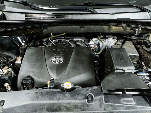 Used 2018 Toyota Highlander XLE FWD image 37
