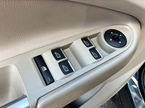 Used 2019 Ford Escape SE FWD image 35