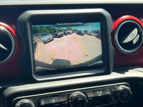 Used 2023 Jeep Wrangler Unlimited Rubicon w/ LED Lighting Group AWD/4WD image 34
