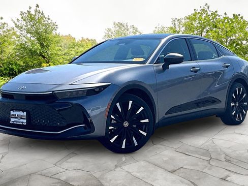 Used 2023 Toyota Crown Platinum image 12