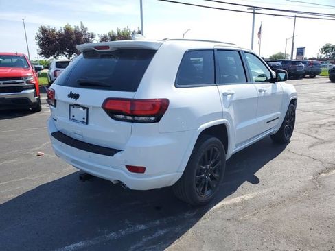 Used 2019 Jeep Grand Cherokee Altitude AWD/4WD image 4