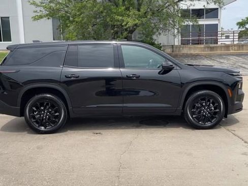 Used 2024 Chevrolet Traverse LS w/ Midnight/Sport Edition FWD image 9