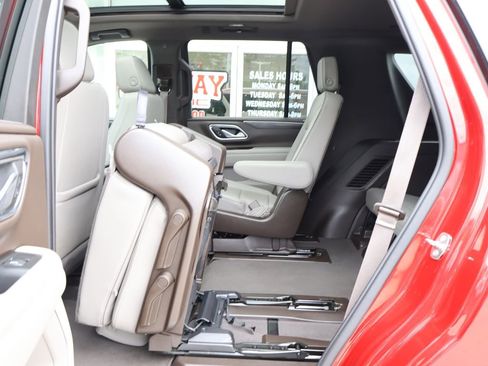 Used 2023 GMC Yukon SLT w/ SLT Premium Package AWD/4WD image 29