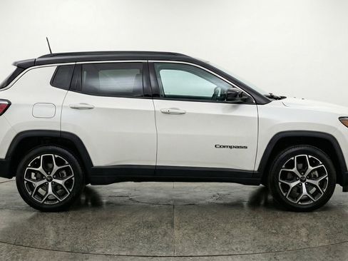 Used 2025 Jeep Compass Limited image 11