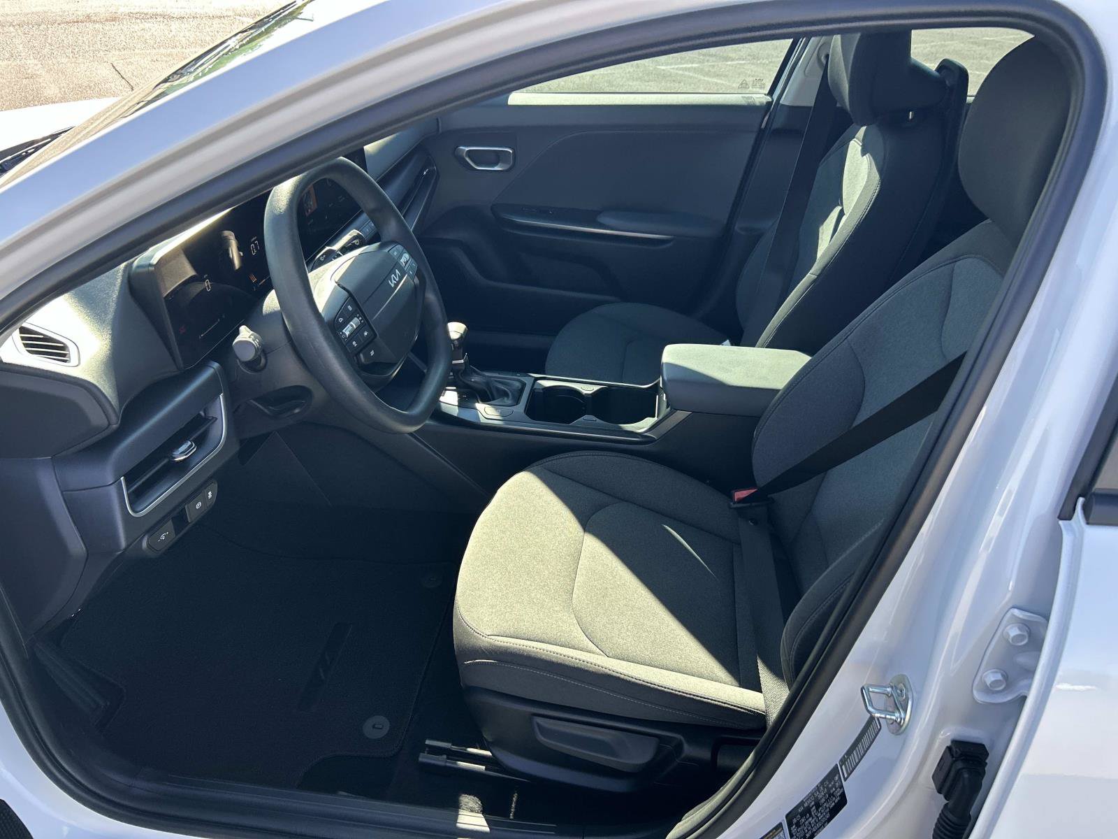 Used 2025 Kia K4 FWD image 22