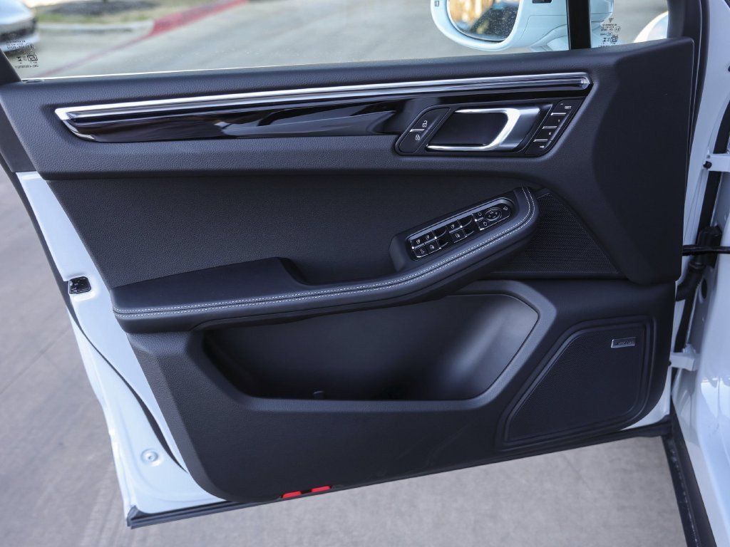 Certified 2026 Porsche Macan S AWD/4WD image 33