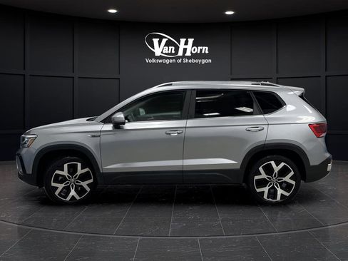 Used 2022 Volkswagen Taos SEL image 12