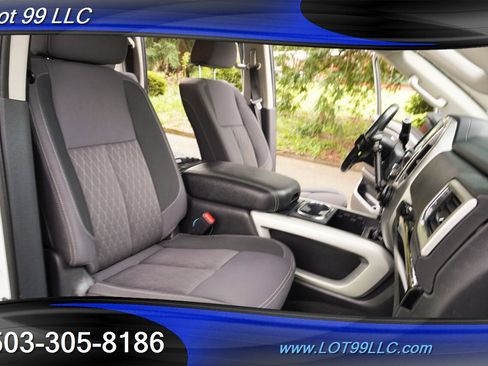 Used 2021 Nissan Titan SV w/ SV Convenience Package image 19