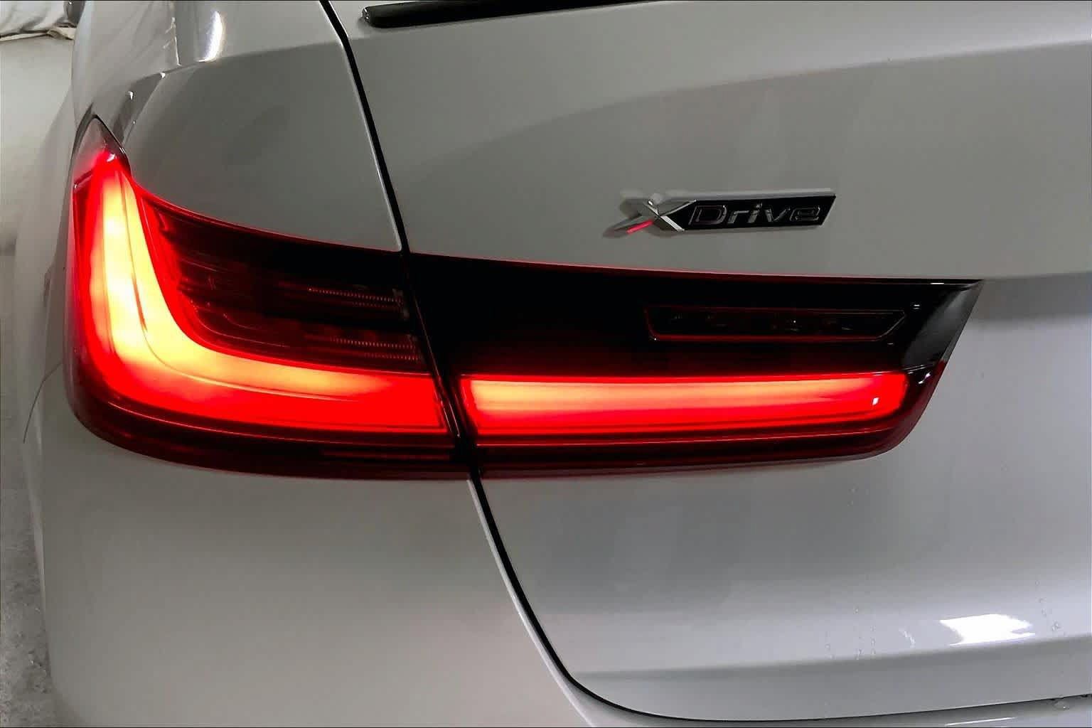 New 2026 BMW 330i xDrive Sedan w/ M Sport Package AWD/4WD image 11