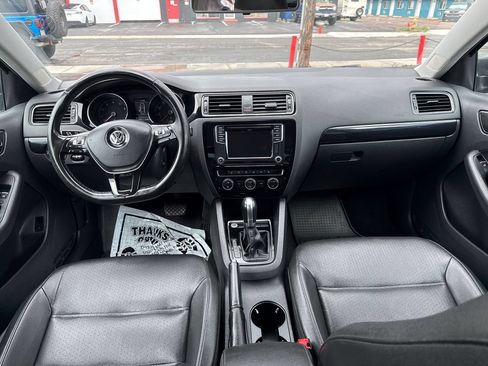 Used 2017 Volkswagen Jetta SEL FWD image 16
