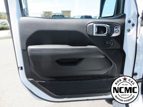Used 2022 Jeep Wrangler Unlimited Rubicon w/ Xtreme Recon 35" Tire Package AWD/4WD image 16