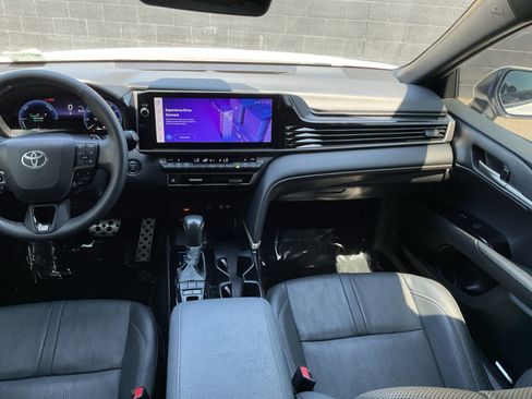 Used 2025 Toyota Camry XSE FWD image 16