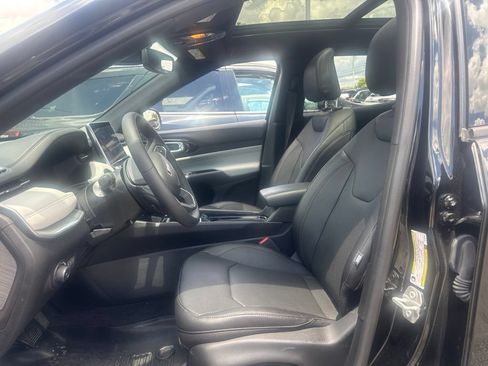 Used 2024 Jeep Compass Limited w/ Elite Group AWD/4WD image 2
