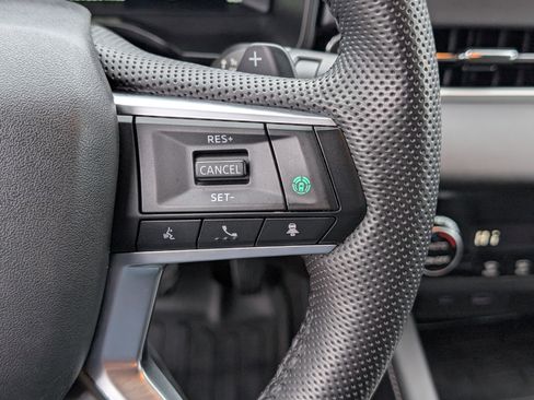 Used 2023 Mitsubishi Outlander SE image 25