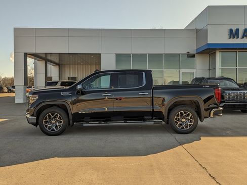 Used 2022 GMC Sierra 1500 SLT w/ X31 Off-Road Package image 10