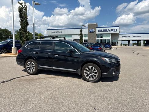 Used 2018 Subaru Outback 3.6R Touring w/ Popular Package #3 AWD/4WD image 1