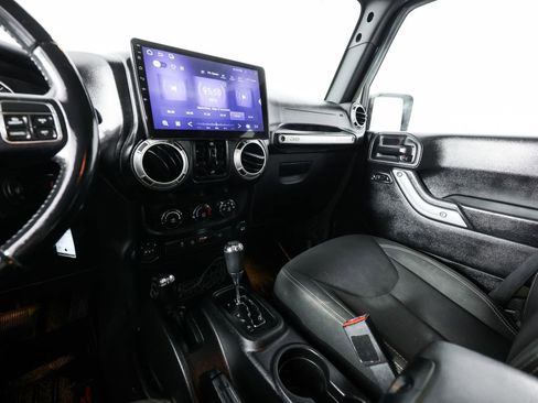 Used 2016 Jeep Wrangler Unlimited Sahara image 31