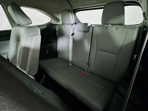 Used 2023 Toyota Highlander XLE image 29