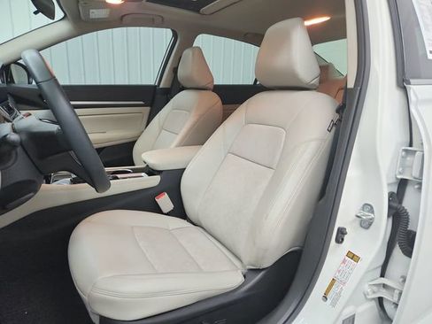 Used 2024 Nissan Altima 2.5 SL FWD image 19