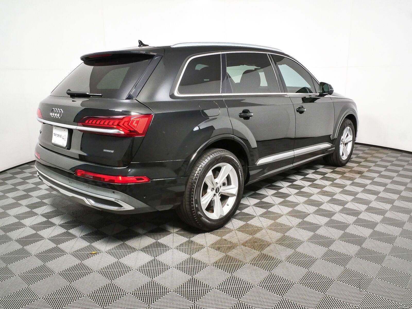 Used 2023 Audi Q7 2.0T Premium Plus w/ Premium Plus Package AWD/4WD image 3