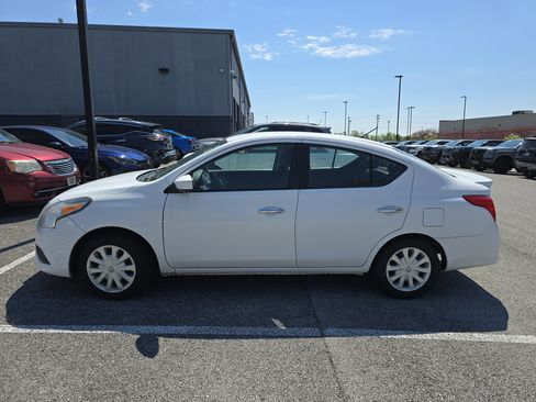 Used 2018 Nissan Versa SV FWD image 7