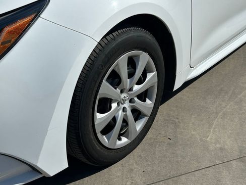 Used 2025 Toyota Corolla LE image 9