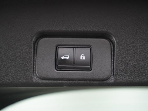 Used 2022 Nissan Rogue Platinum image 17