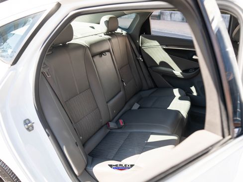 Used 2015 Chevrolet Impala LT w/ Convenience Package image 18