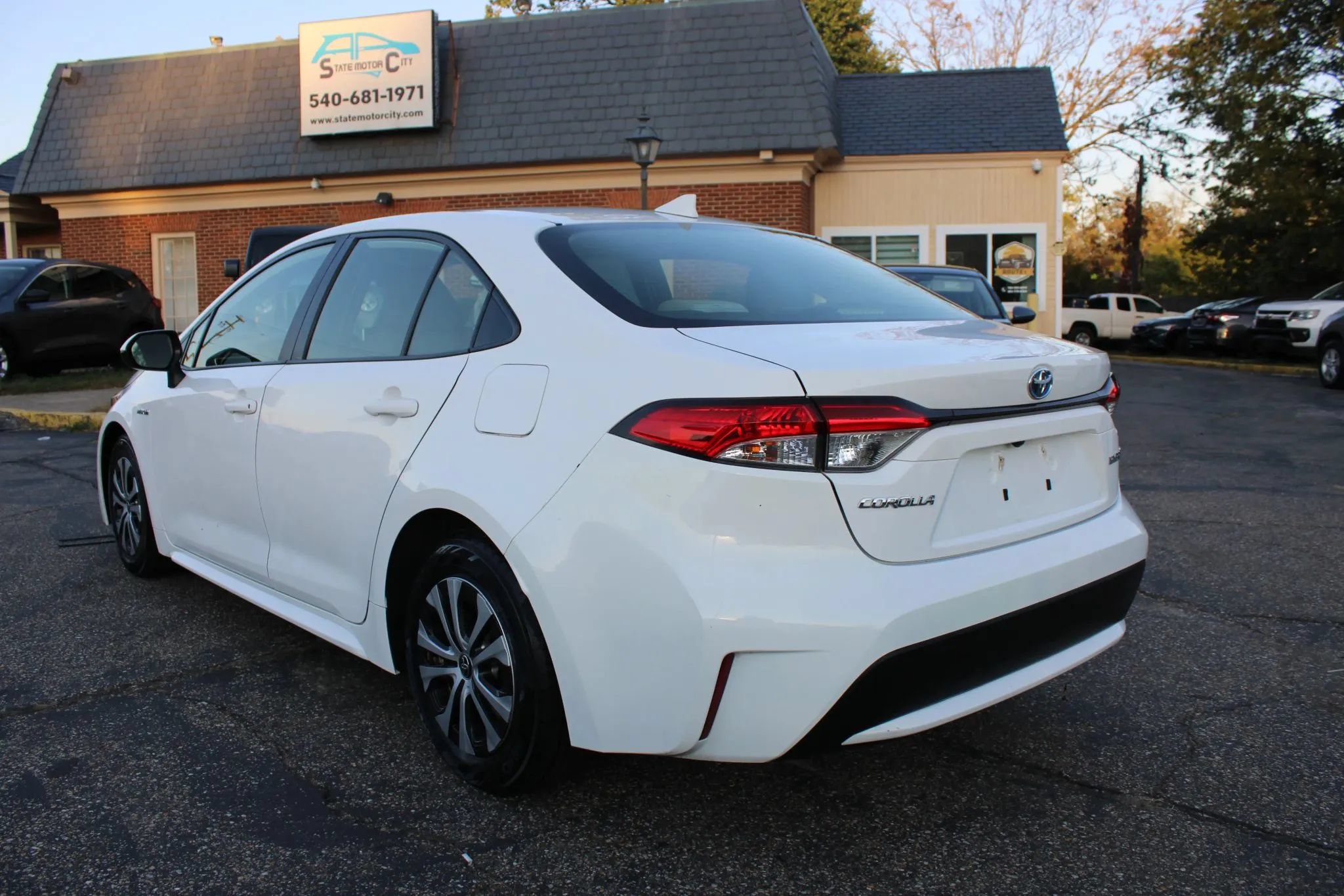 Used 2021 Toyota Corolla LE FWD image 6