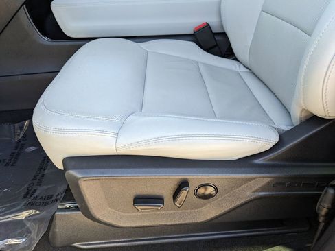 Certified 2025 Ford Expedition Max Platinum image 21