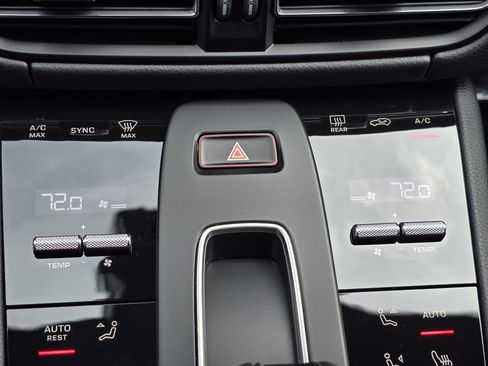 New 2025 Porsche Macan image 27