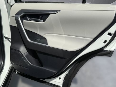 Used 2025 Toyota RAV4 XLE w/ Convenience Package image 32