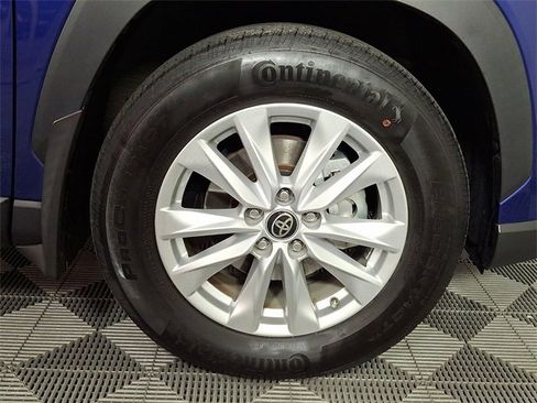 Used 2022 Toyota Corolla Cross LE image 12