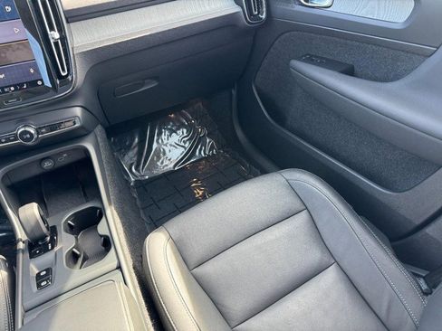 Certified 2025 Volvo XC40 B5 Core image 16