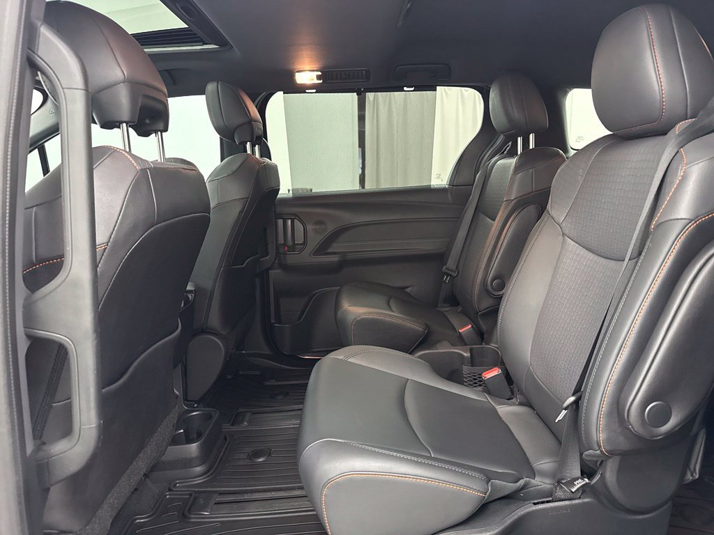 Used 2022 Toyota Sienna XSE w/ XSE Plus Package AWD/4WD image 16