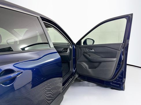 Used 2025 Nissan Rogue SV FWD image 31