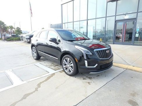 Used 2025 Cadillac XT5 Premium Luxury image 3