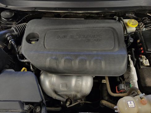 Used 2021 Jeep Cherokee Latitude Plus FWD image 30