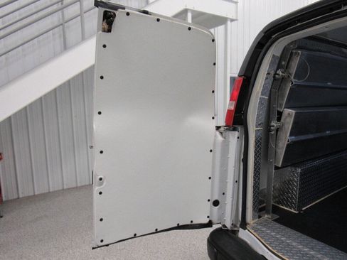 Used 2019 Chevrolet Express 2500 2500 3dr Cargo Van w/ Safety Package image 18