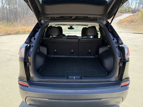 Used 2020 Jeep Cherokee Latitude Plus w/ Comfort/Convenience Group image 18