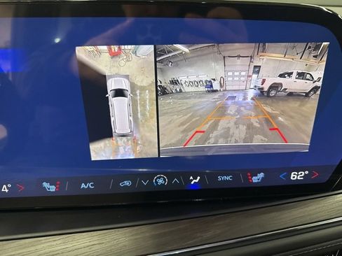 New 2026 Chevrolet Suburban LT image 15