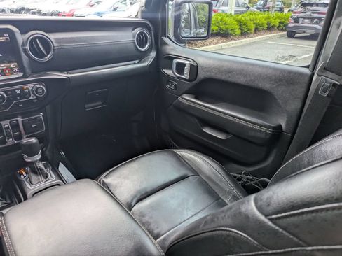 Used 2022 Jeep Gladiator Overland w/ Popular Equipment Package AWD/4WD image 16