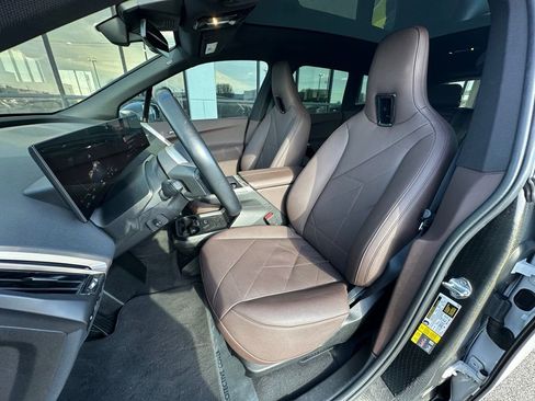 Used 2022 BMW iX xDrive50 w/ Sport Package image 18