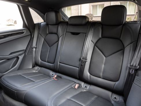 Certified 2026 Porsche Macan AWD/4WD image 28